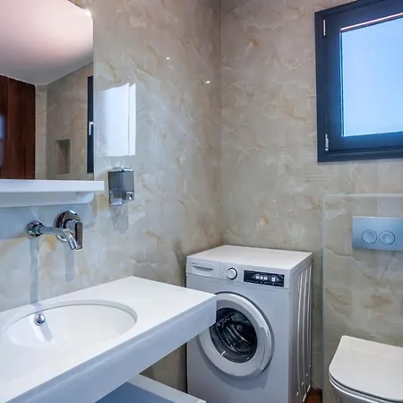 Kaiafa “ismini” *