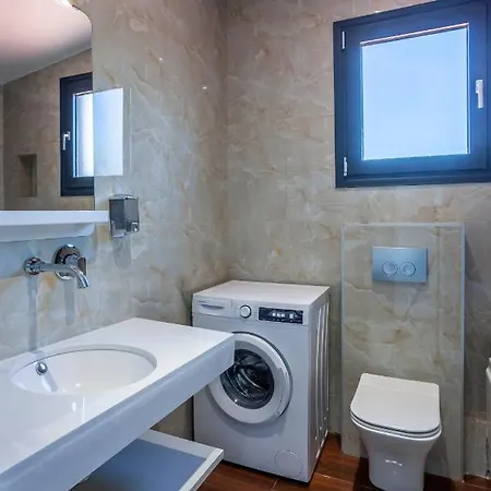 Kaiafa “ismini” 别墅 *