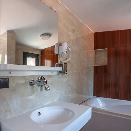 别墅 Kaiafa “ismini” *